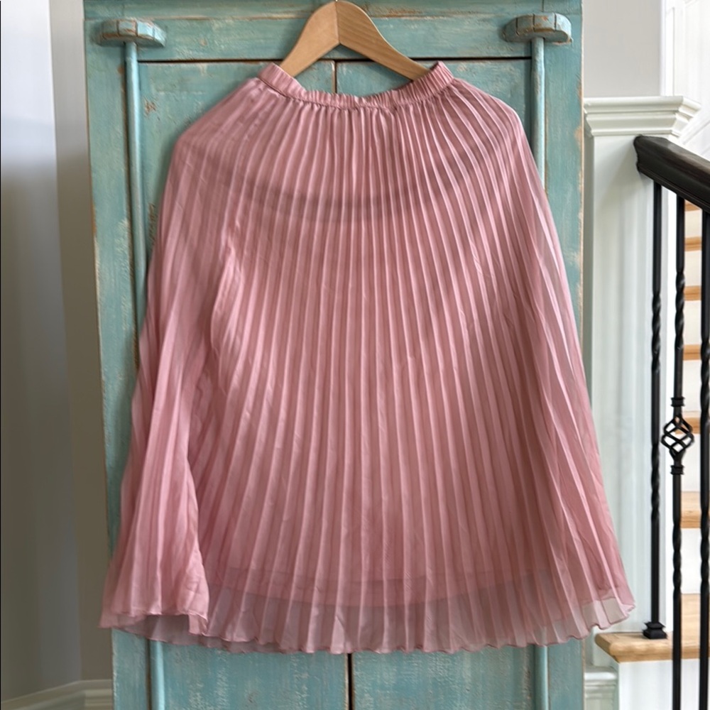 Elegant Pink Pleated Skirt